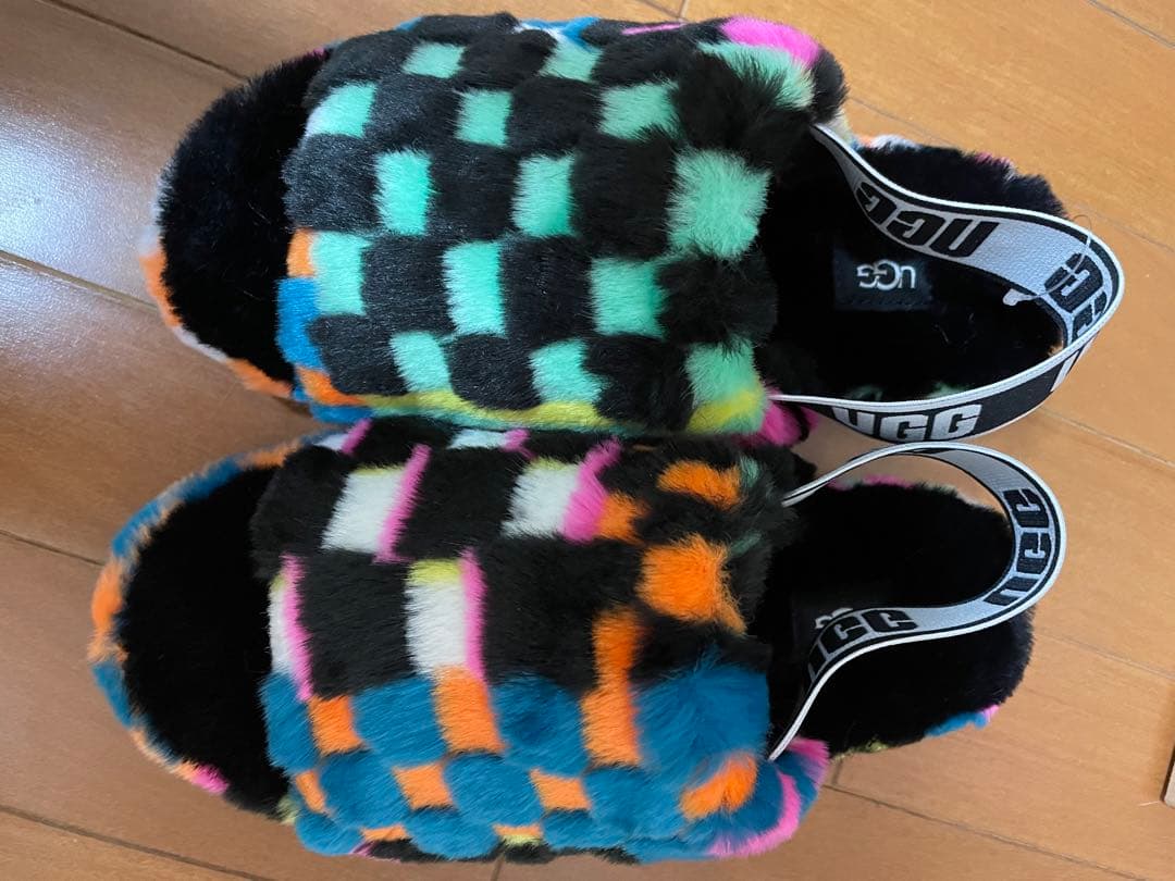 UGG フラッフスリッパー