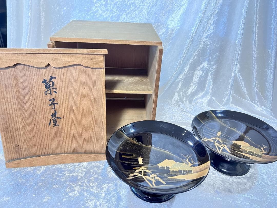 金蒔絵の菓子器　一対　風景もん　松竹梅紋　共箱　 径17.5×Ｈ7.5㎝