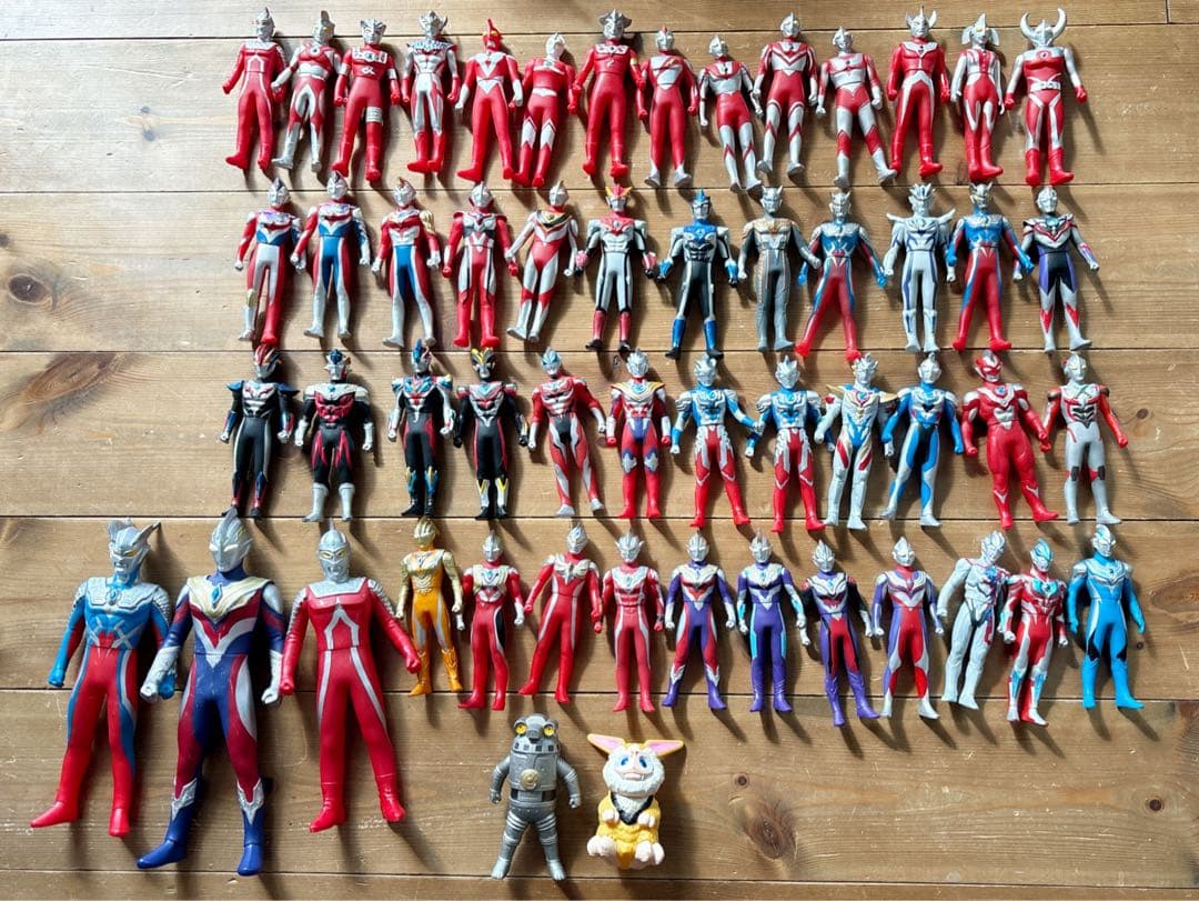 ウルトラマンフィギュアセット80体。ウルトラヒーロー53体、ウルトラ怪獣27体。