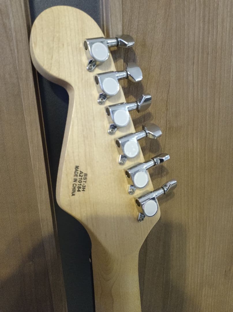 BUSKER'S　バスカーズ　ストラトタイプ　SSH エレキギター