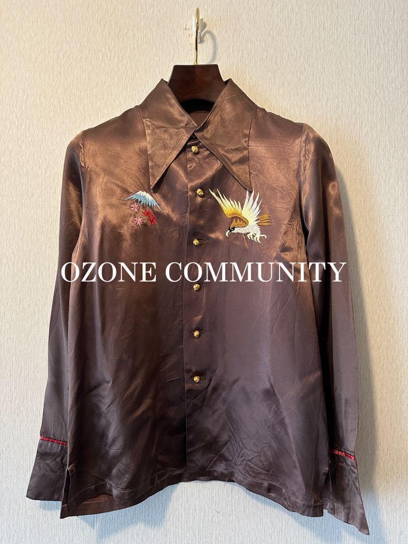 トップス OZONE COMMUNITY 90s Souvenir Shirt