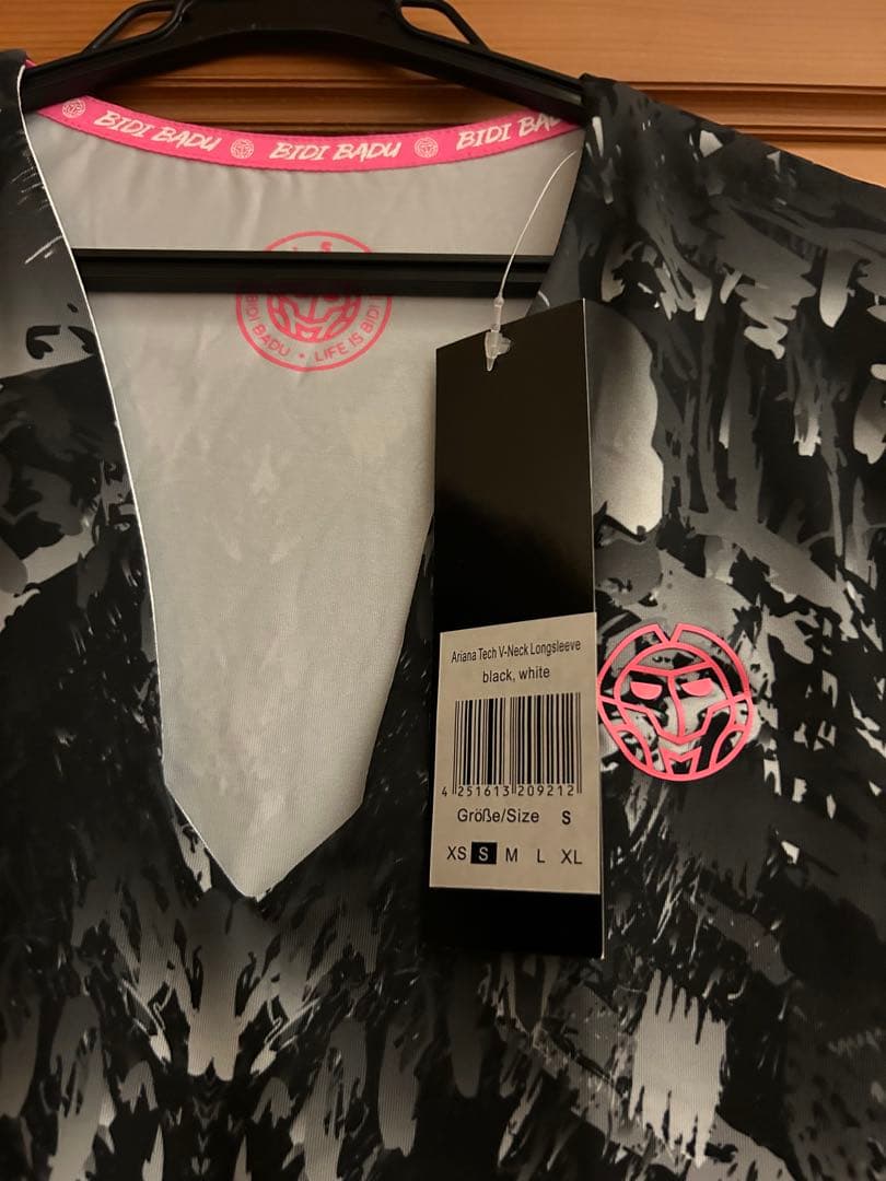 ビディバドゥ　テニスウェア　柄トップス　US-Sサイズ　新品