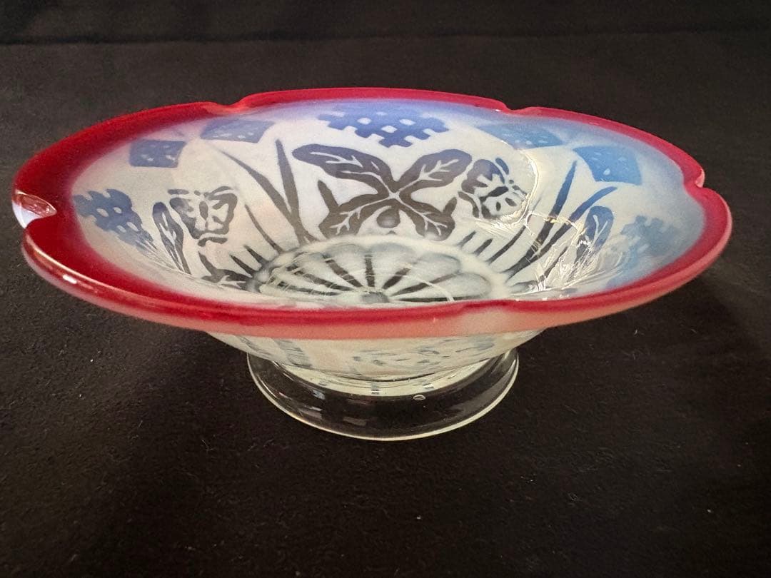 大正ガラス　和ガラス　菖蒲に蝶透かしウランガラス 桃色乳白氷コップ 12cm