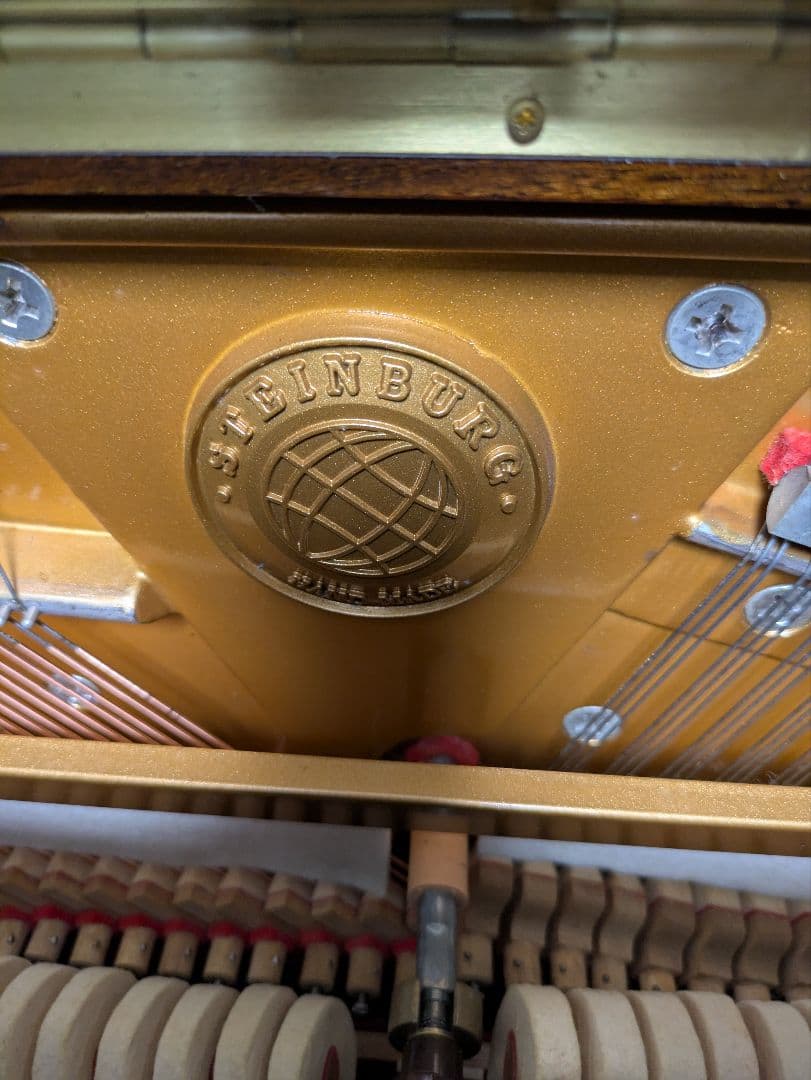 STEINBURG　アップライトピアノ　猫足　ダークウォールナット　木目調