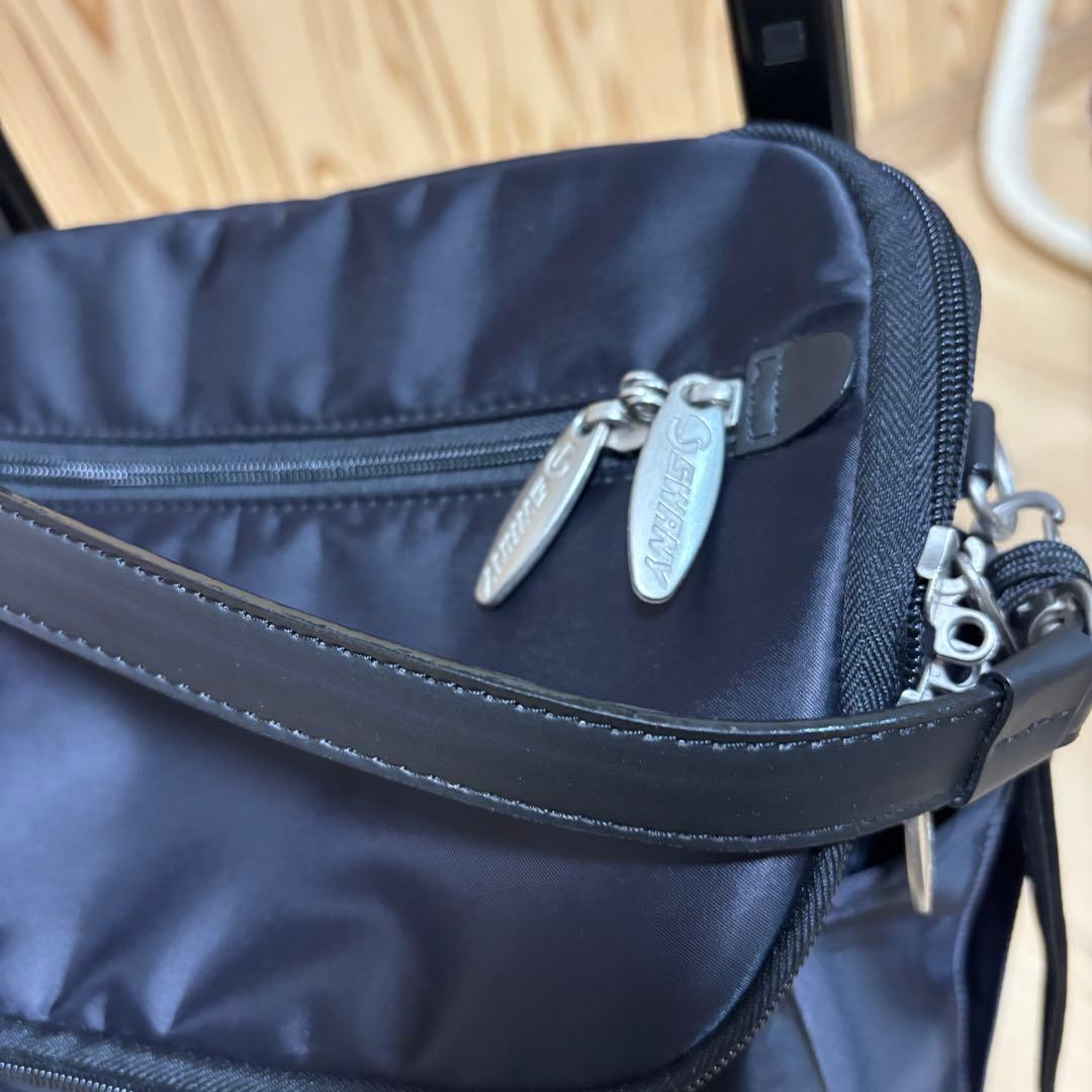 ブラックキャリーカート ナイロン製 伸縮式　SWANY ローラー４輪