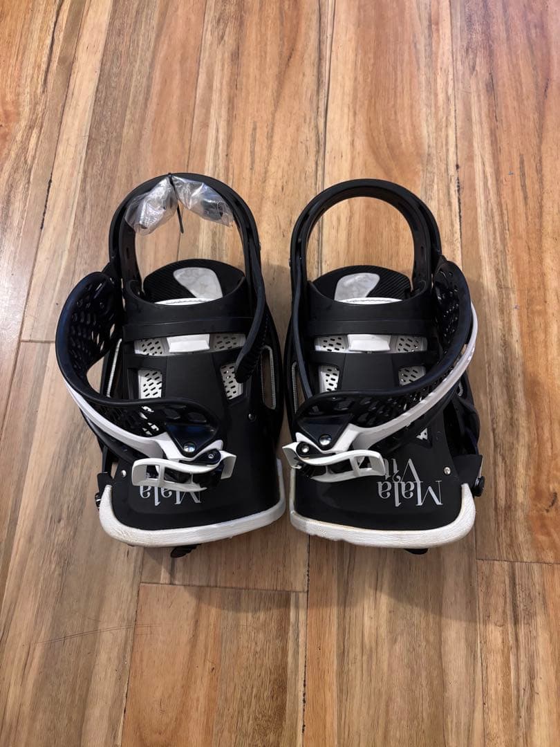 Maja Vira スノーボードビンディング