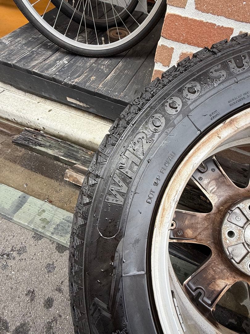 フォルクスワーゲン18インチトゥワレグホイール×スタッドレス 265/60R18