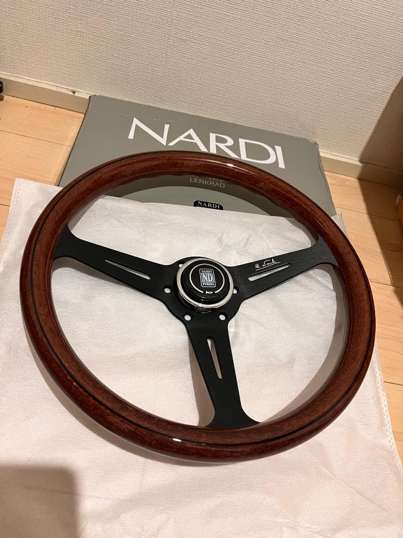NARDI　 35パイ ステアリング ウッド調/黒色線/黒色　350mm