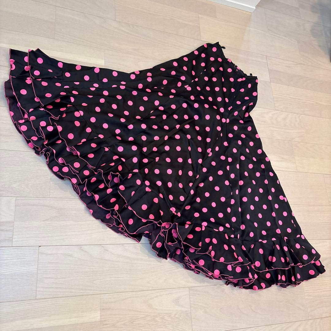 フラメンコスカート 黒とピンクの水玉　レッスン