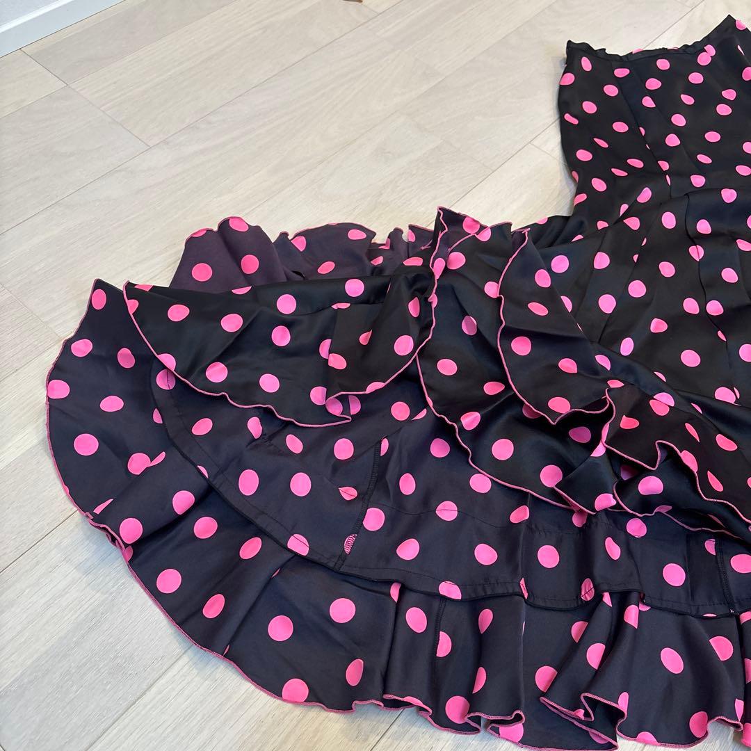 フラメンコスカート 黒とピンクの水玉　レッスン