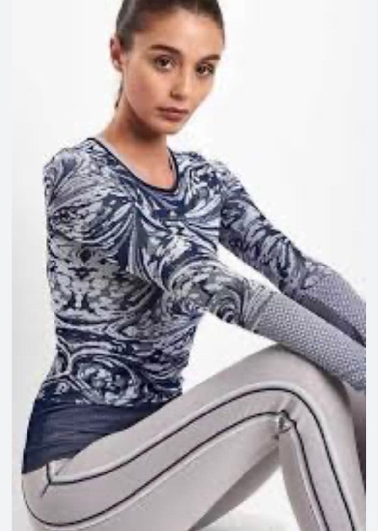 アディダスバイステラマッカートニーロングスリーブ