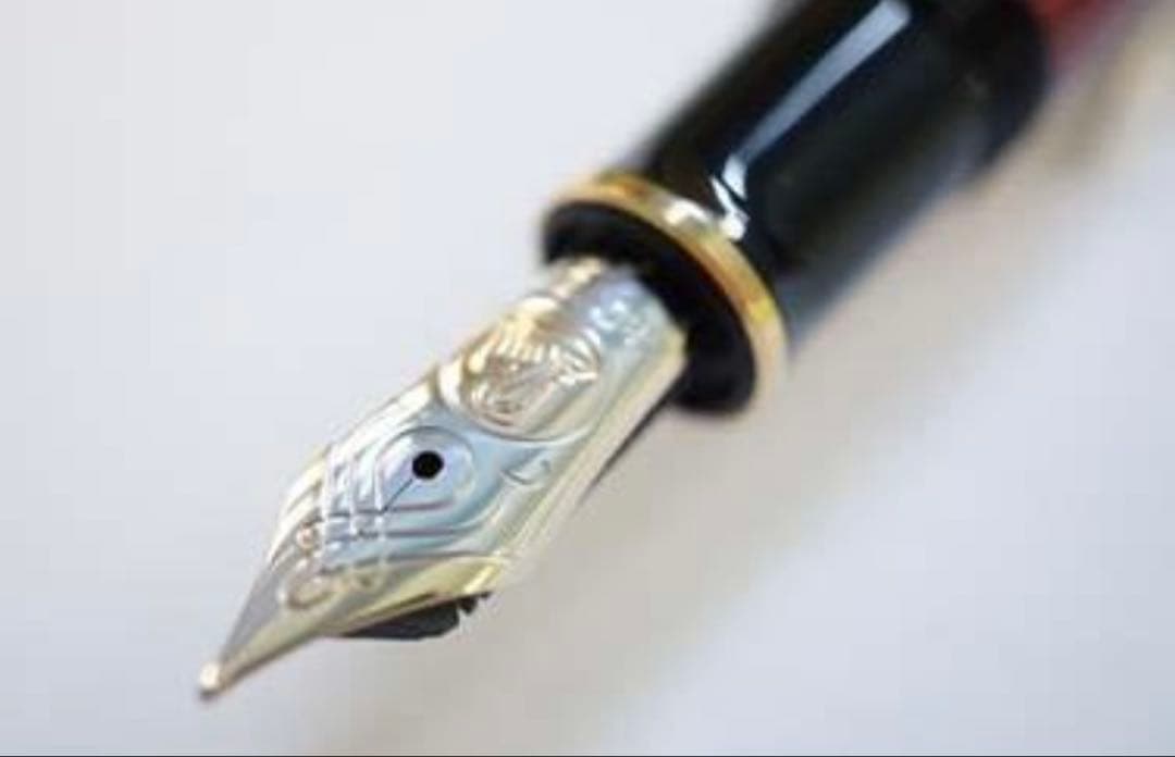 万年筆 ペリカン　スーベレーン ブラック×レッド M800 レッドストライプ中字