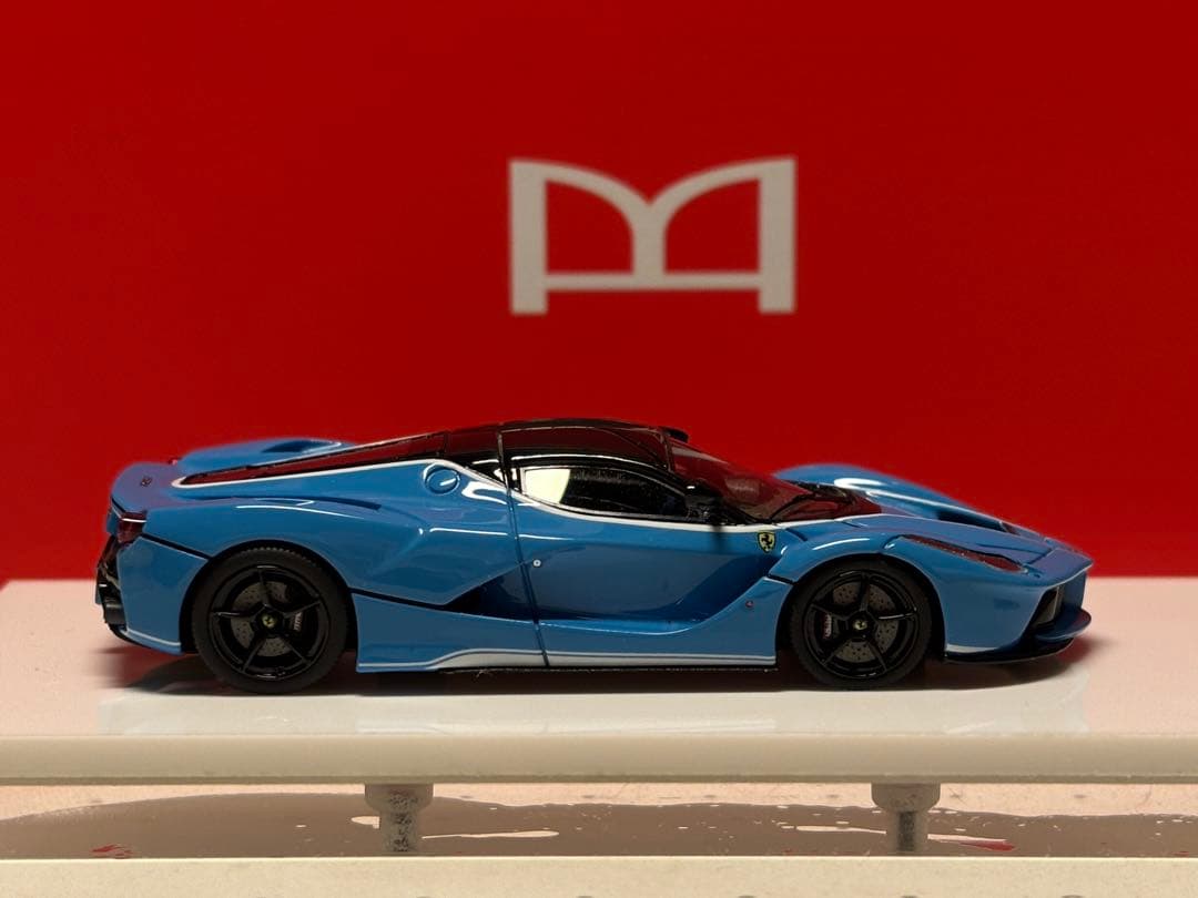 DMH 1/64 ラフェラーリ ブルー×ホワイトストライプ