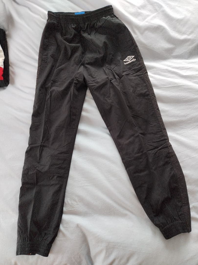 Umbro マンチェスターU ビステ・ウィンドブレーカー セット 黒/白/赤