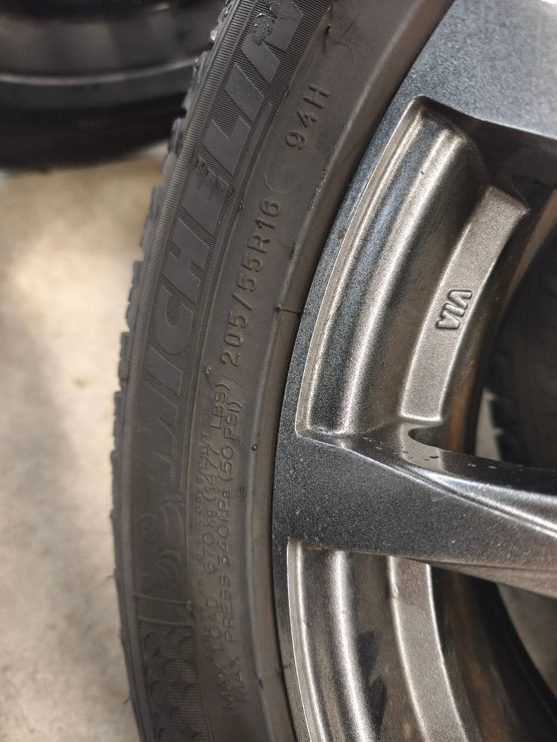 プリウススタッドレスホイールセット205/55R16