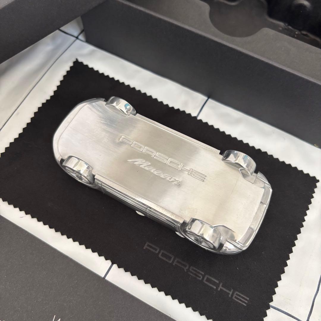 【非売品】ポルシェ マカン　ペーパーウェイト ミニカー　メタル製
