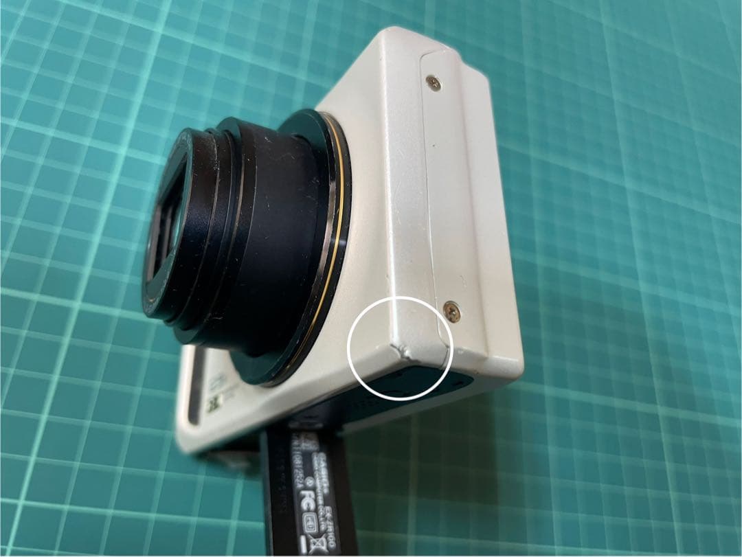 CASIO EXILIM EX-ZR100 ホワイト [電池挿入ふたロック不良]