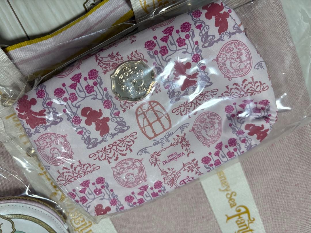 新品未使用ファンタジースプリングスホテル 宿泊者限定バッグ ポーチ&ケース