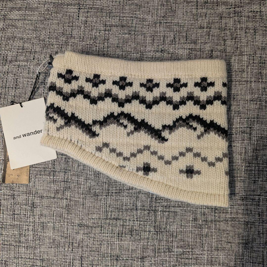 and wander ネックウォーマー