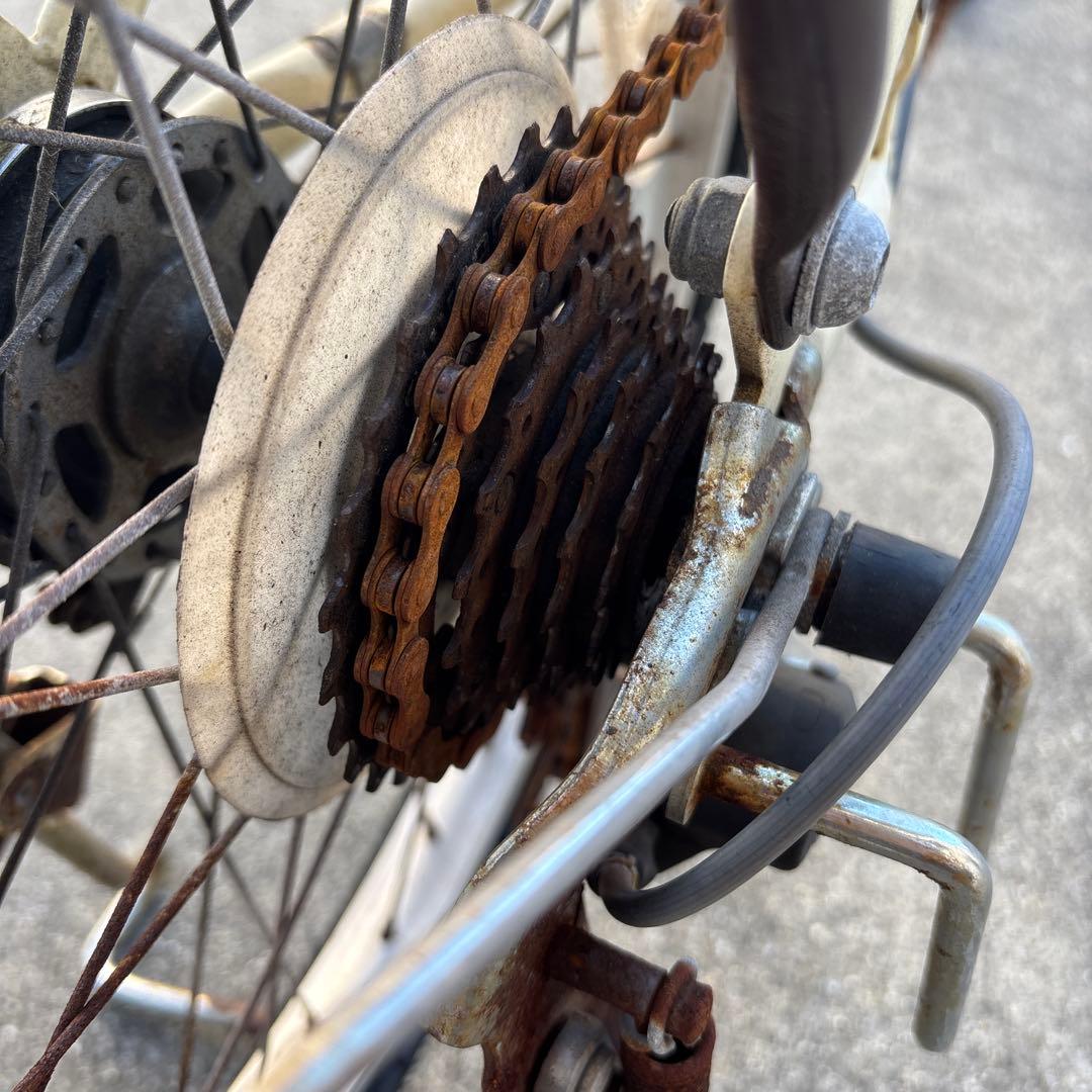 クリーム色シティサイクル バスケット付き