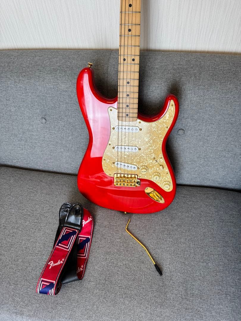 ギター Fender MAMI STRATOCASTER SCANDAL