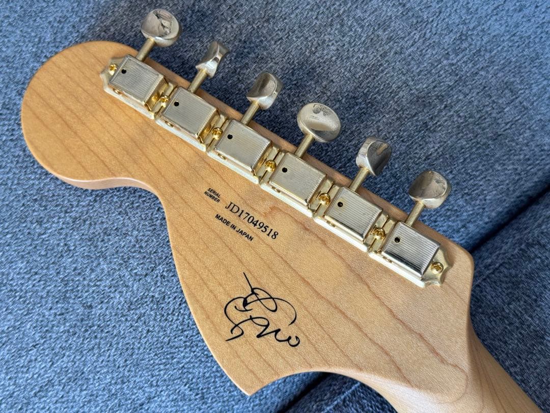 ギター Fender MAMI STRATOCASTER SCANDAL