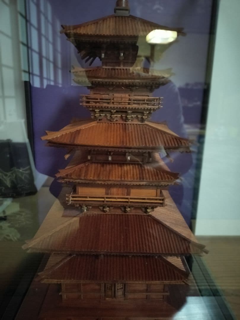 薬師寺の東塔の木で出来た置物