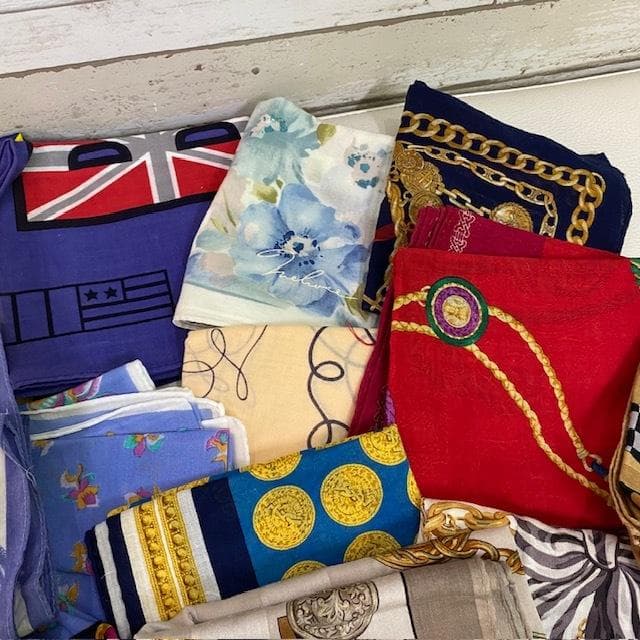 スカーフ ハンカチ大量まとめ　フェンディ CELINE YSL他 60枚以上