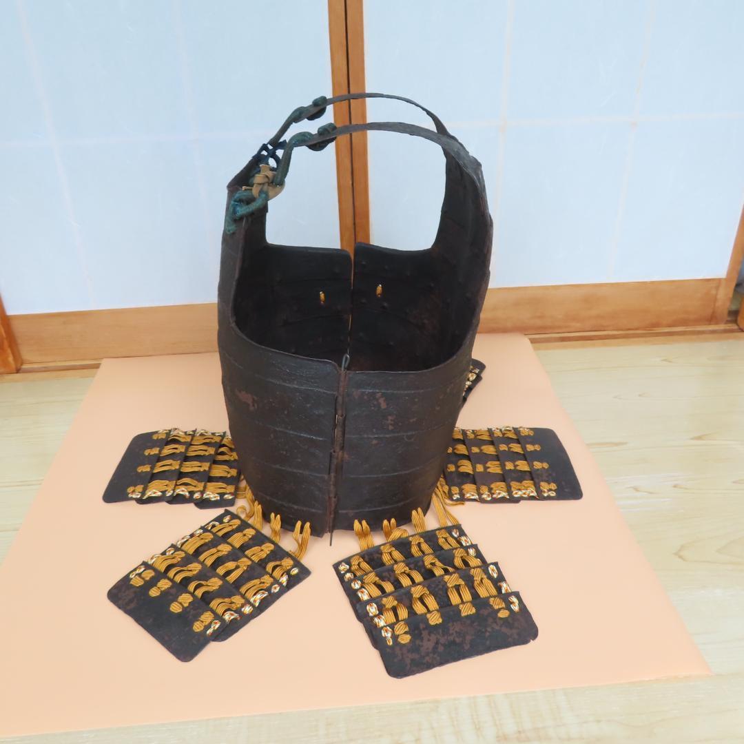 江戸時代の本物です。一枚柏紋二枚胴（鎧兜・鎧・甲冑・胴・具足)