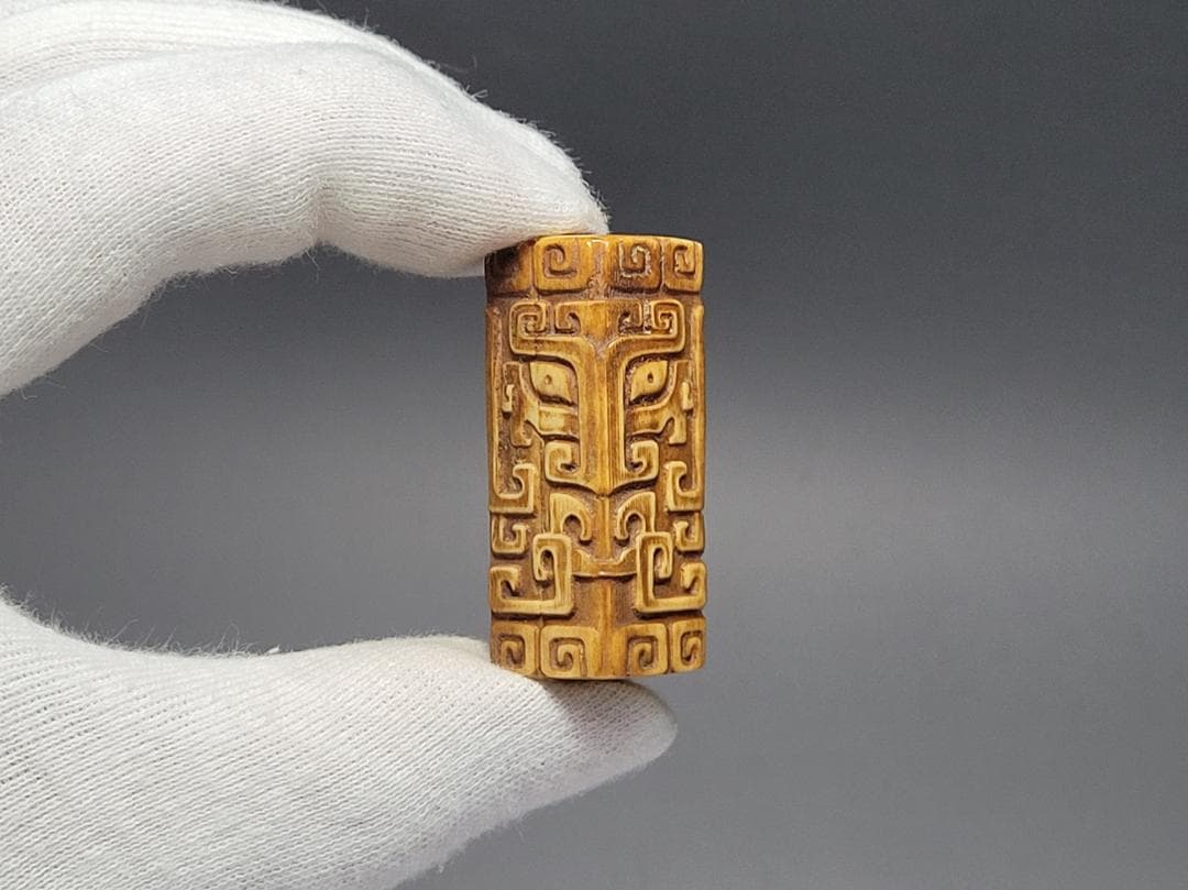 角 彫刻 饕餮紋 根付 装身具 明清時代 幅約高さ約4.1cm