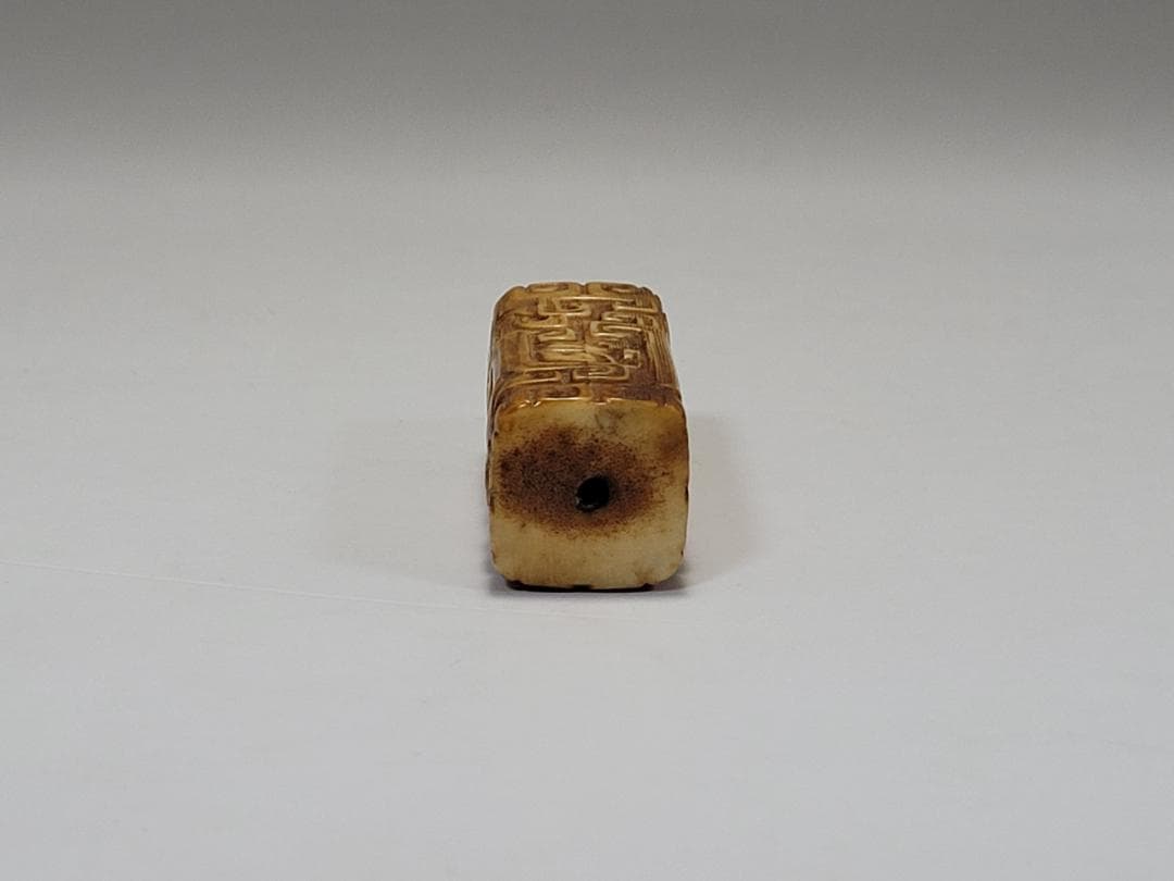 角 彫刻 饕餮紋 根付 装身具 明清時代 幅約高さ約4.1cm