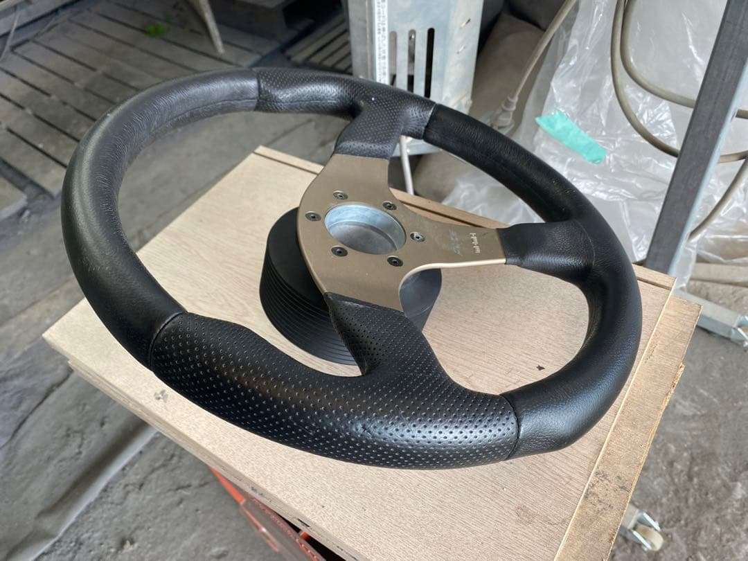 MOMO RACEステアリング・インプGRB装着ステアリングボス ホーンボタン付