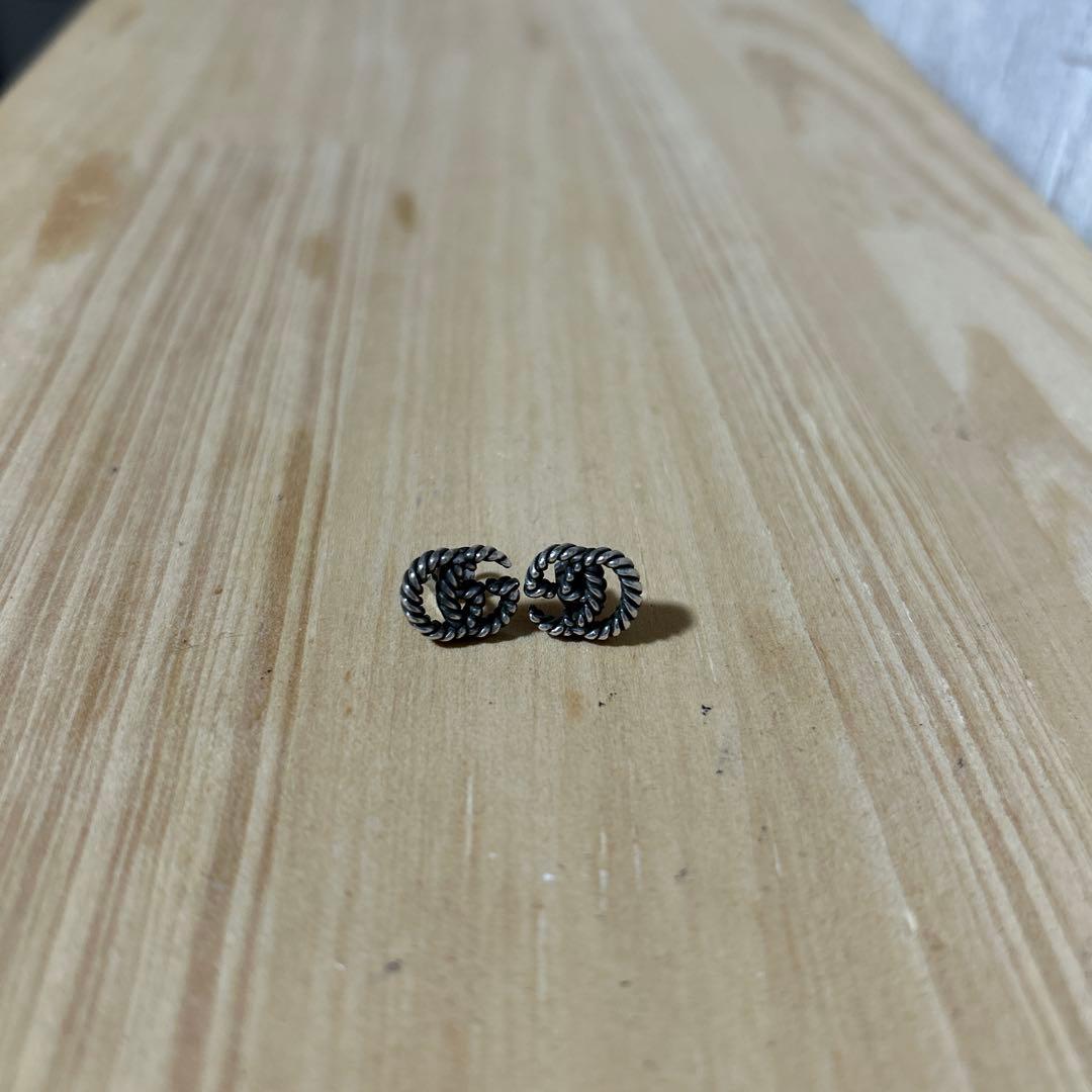 GUCCI スタッドピアス　シルバー　消毒済み