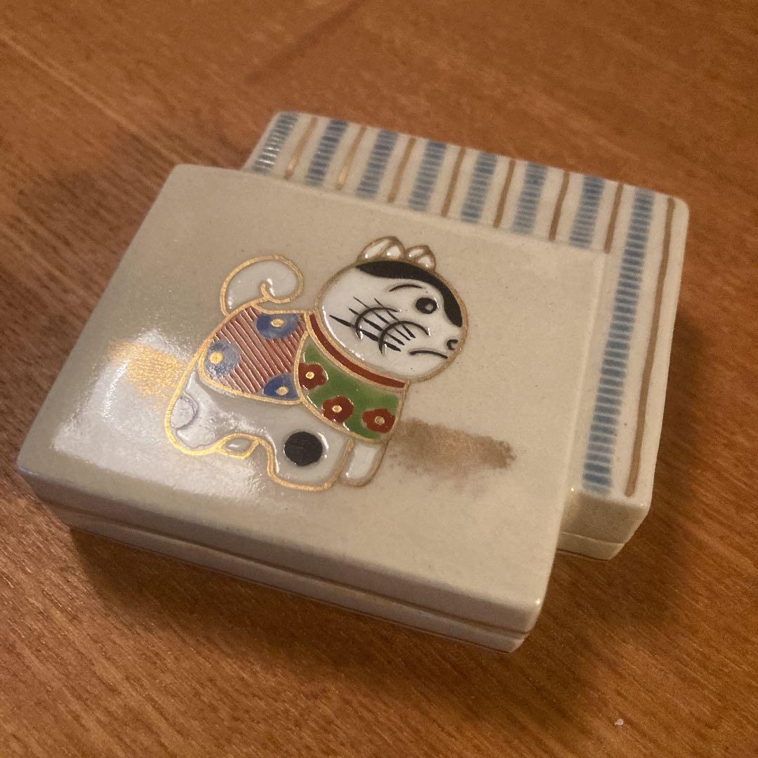 茶道具 香合 九谷焼 手描き 張り子犬文様 幅7.0cm奥行6.5cm高さ2cm