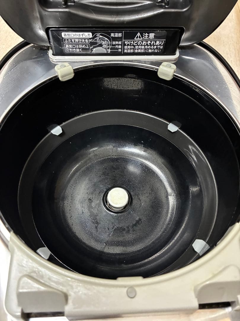 東芝 5.5合 真空圧力IH炊飯器 炎匠炊き RC-10VSR（ブラック）