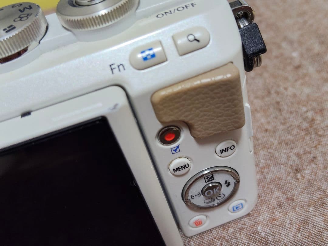 OLYMPUS PEN Lite E-PL7 ホワイト