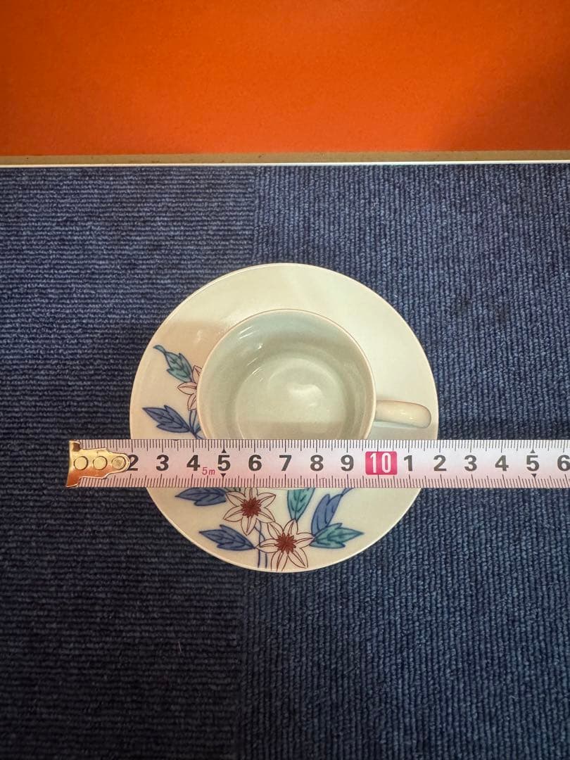 1856  人間国宝　十三代今泉今右衛門　錦鉄仙絵紅茶碗