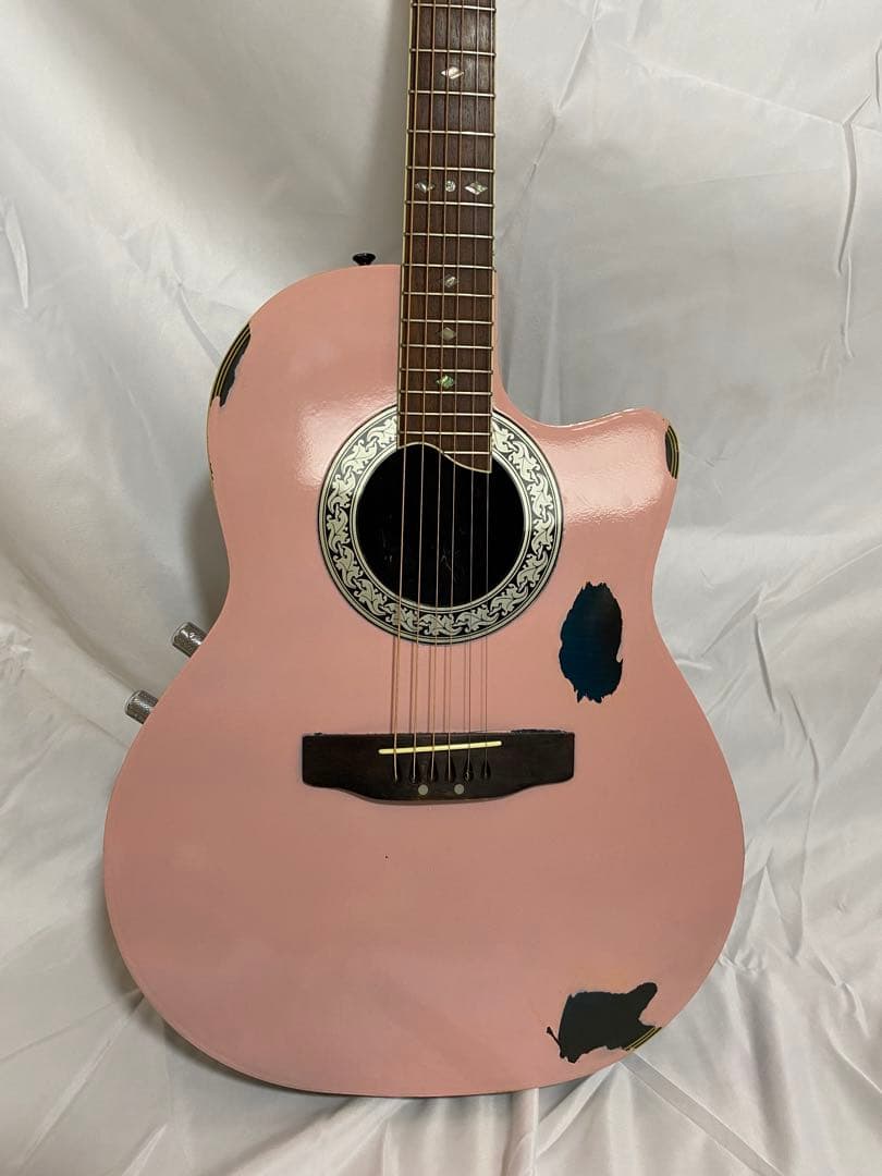 アコースティックギター　Ovation(オベーション)風　ピンク　エレアコ