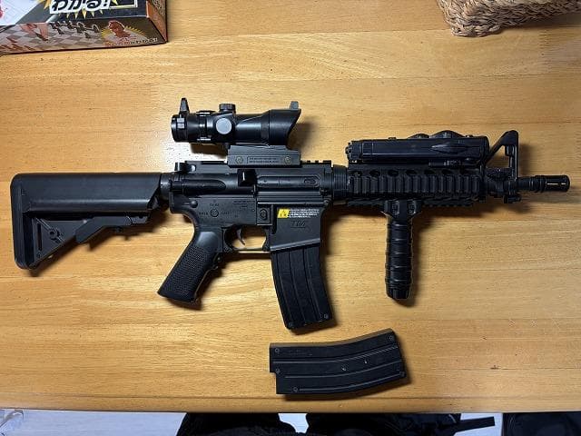 あ*き様 ジャンク扱い・10禁エアガンセット+ホルスター+ライフルケース等