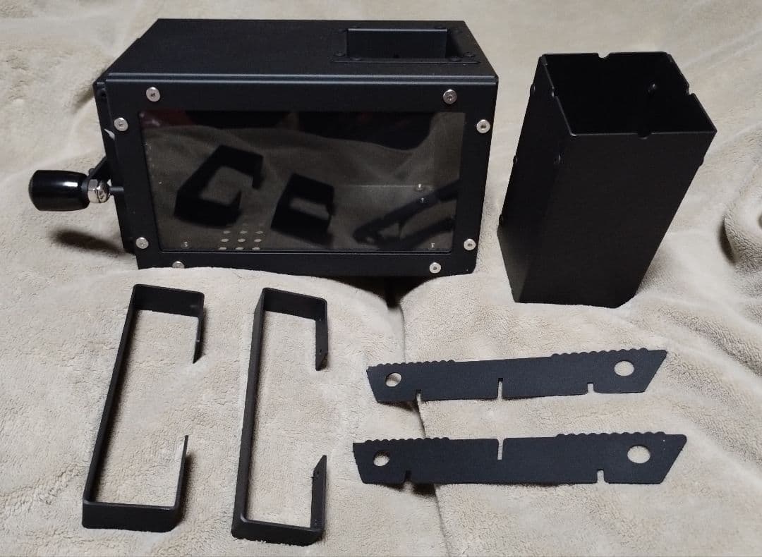 手軽に持ち運べてテーブルにも置けるコンパクトなミニ薪ストーブ