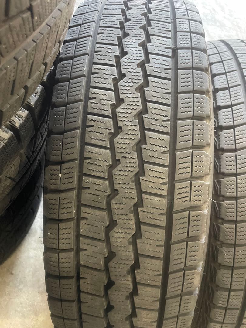 ハイエース　バリ山　ダンロップ　スタッドレスセット　195/80Ｒ15