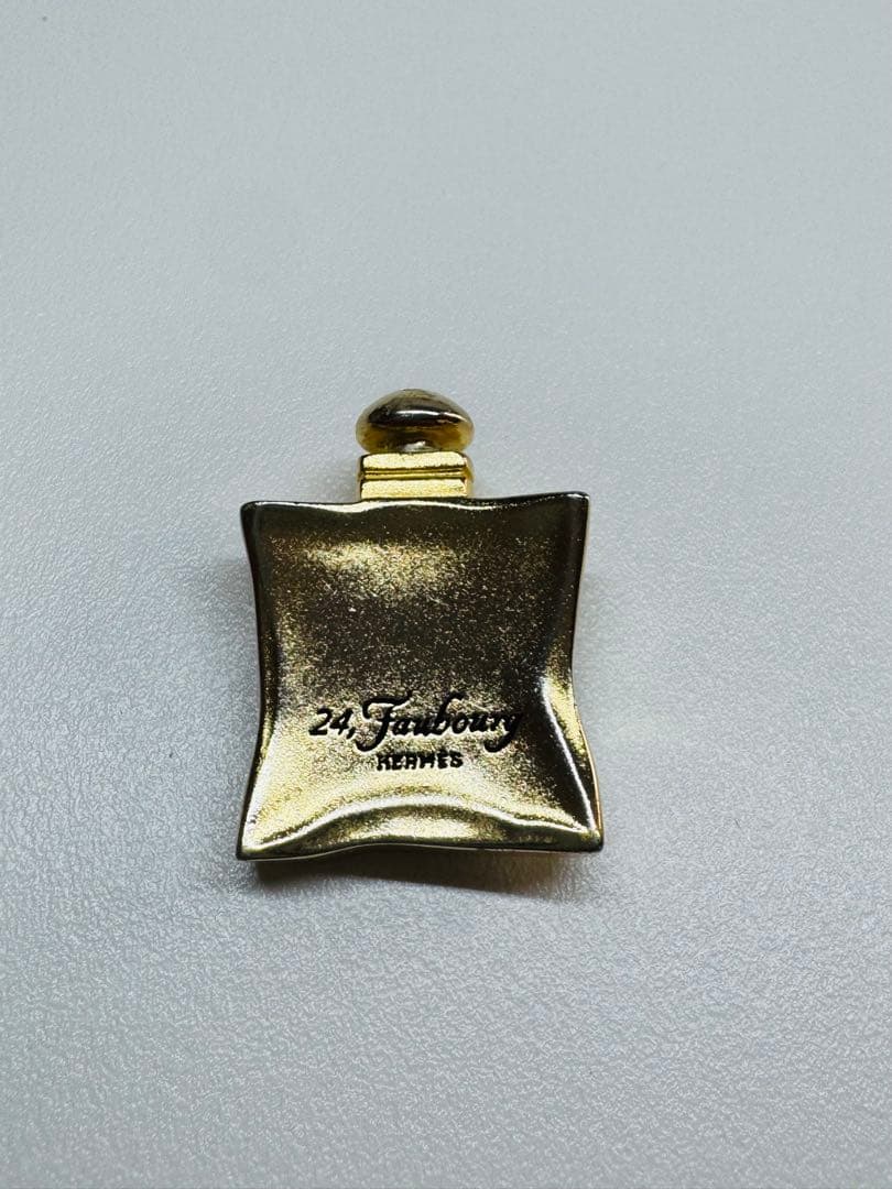 HERMES 24 Faubourg 香水ボトル型ブローチ