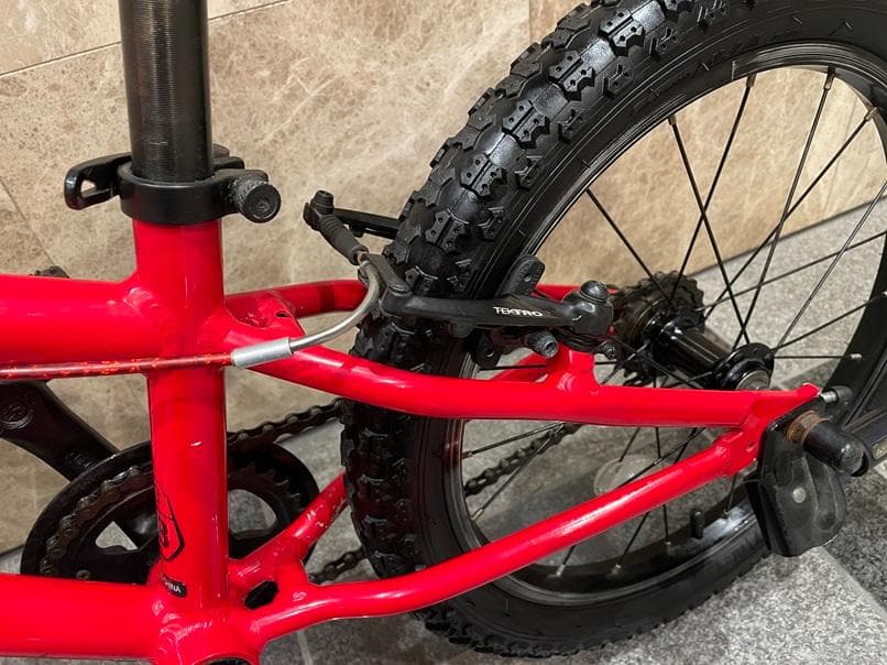 ヨツバサイクル-18インチ-ヒーローレッド-junior-手渡しのみ