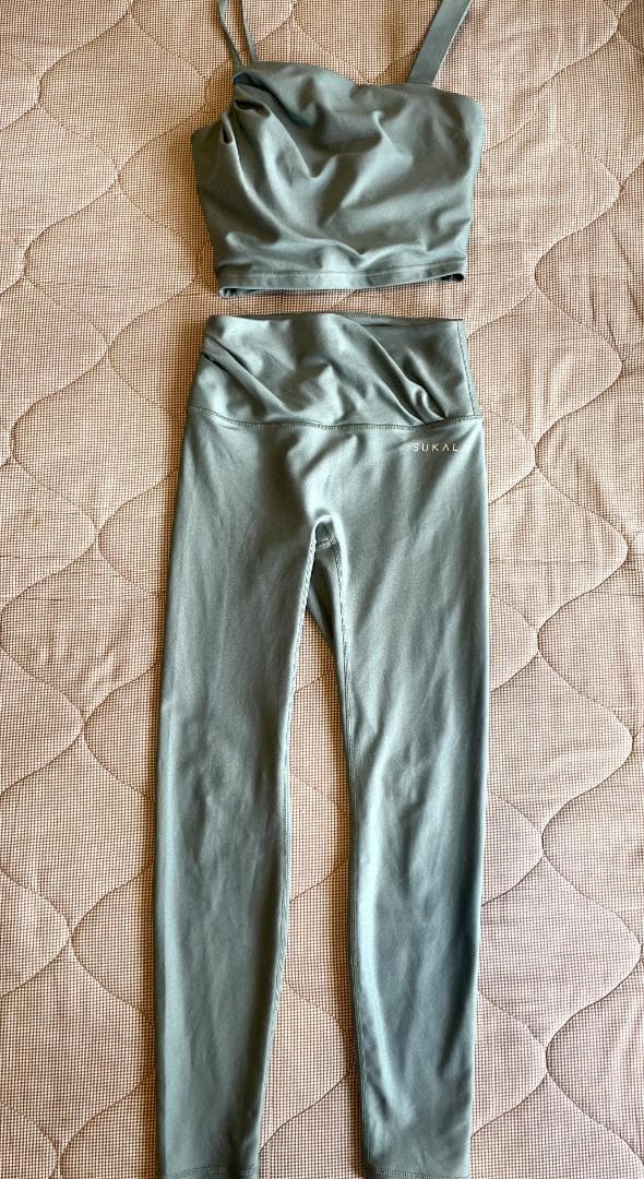 【SUKALA】アシンメトリーギャザーブラトップ＆レギンス