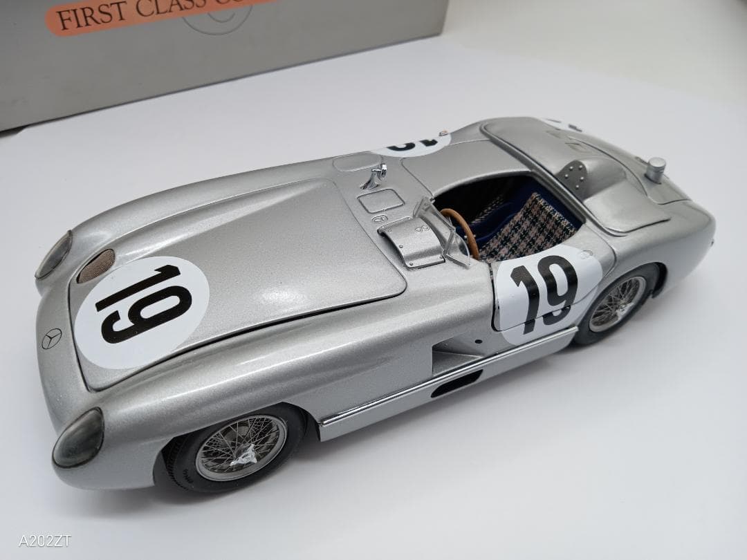 MINICHAMPS (1/24) メルセデスベンツ 300SLR #19