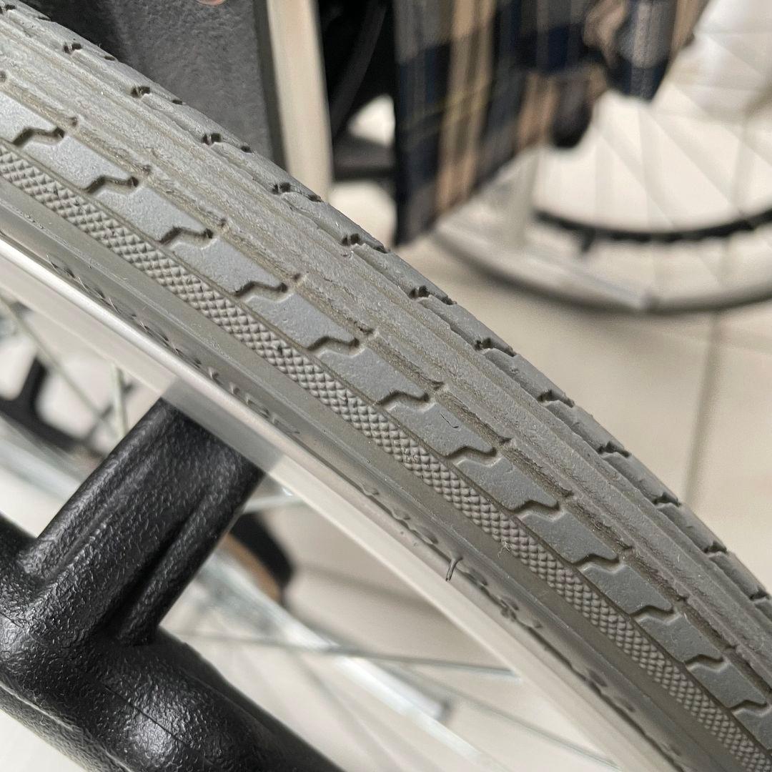 ♿️ 自走式 軽量スリム 車椅子 とても便利な多機能タイプ リハビリ訓練に最適