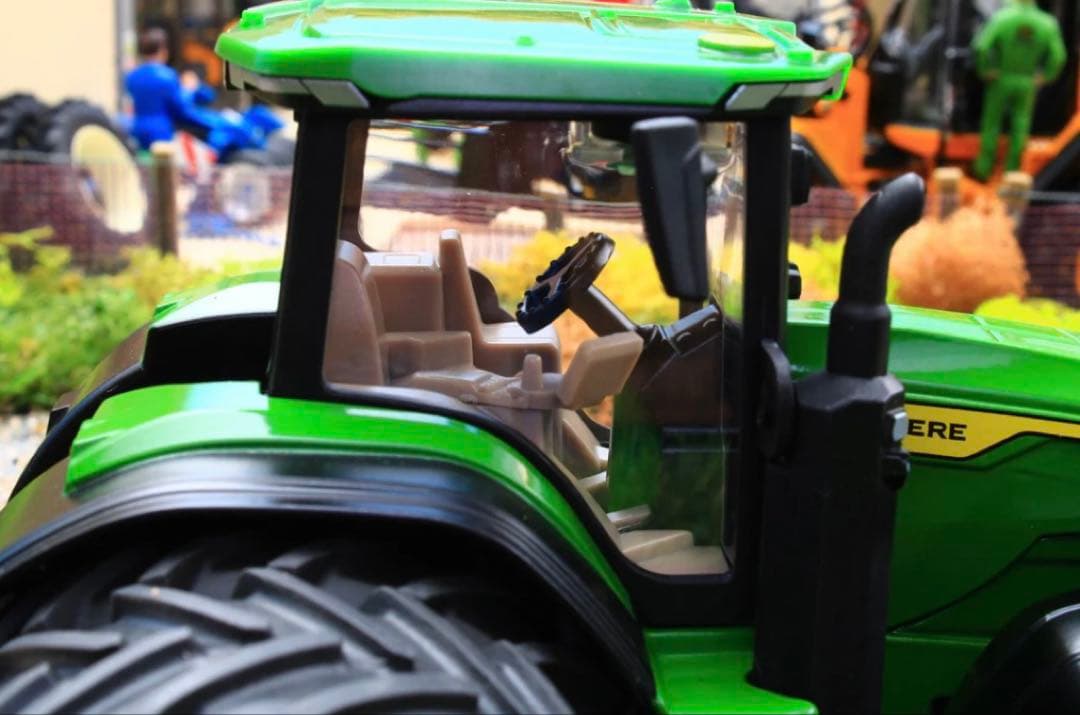 Siku ジョンディア 8295R ダブルタイヤトラクター 1:32