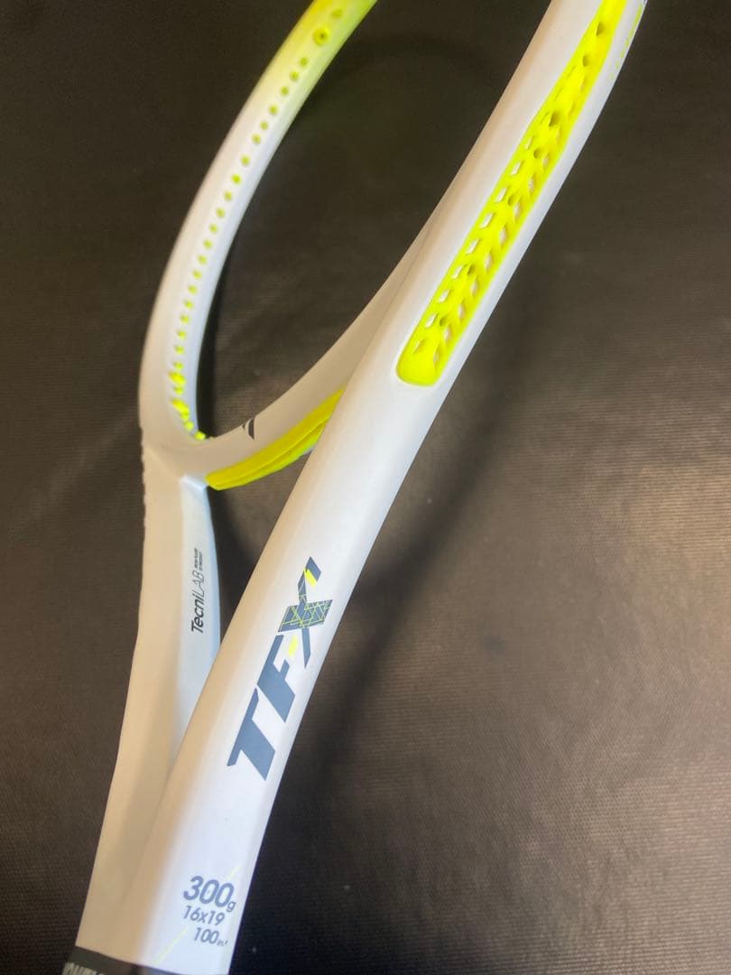 TECNIFIBRE TF-X1 300 グリップ2