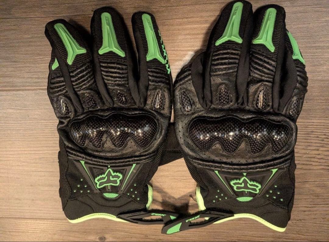 スキー　アイテム、ヘルメット、ゴーグル、グローブセット