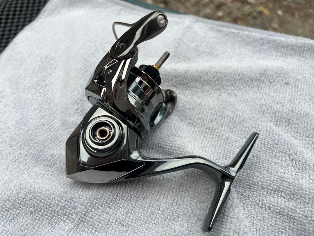 【超美品】SHIMANO 22ステラC2000SHG